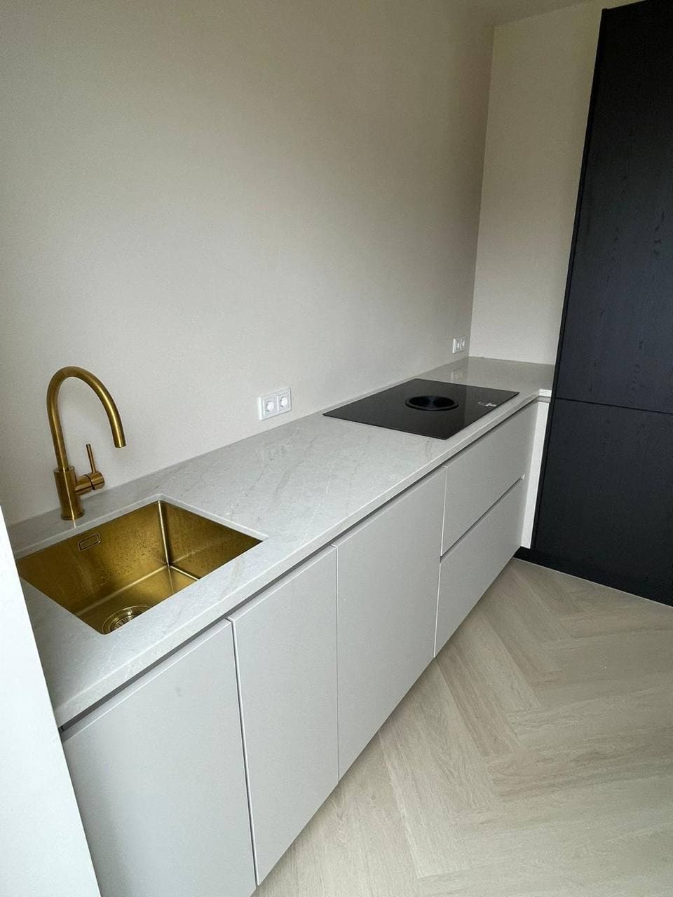 L-keuken in twee kleuren in Groningen